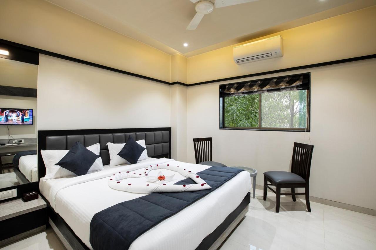 Hotel Megh Residency Navi Mumbai Exterior foto